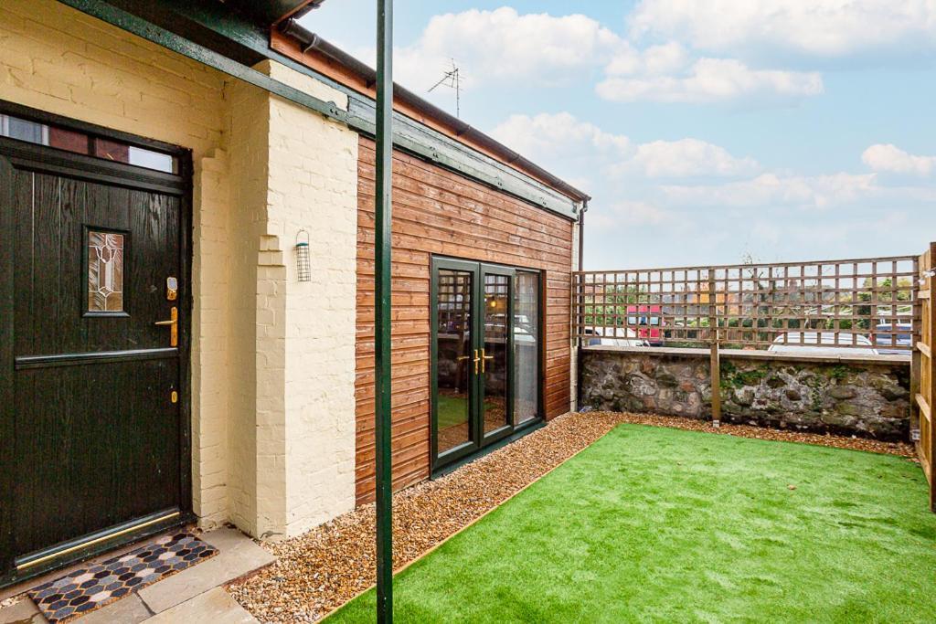 Byevo Oswestry Barn - Quirky Romantic Retreat Or Cosy Contractor Base Exterior photo